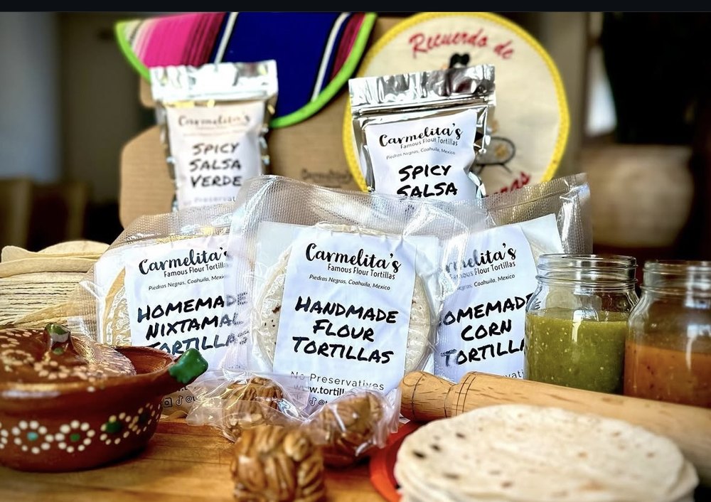 Sampler de Carmelita's — tortillas de harina, maíz y nixtamal con salsas caseras