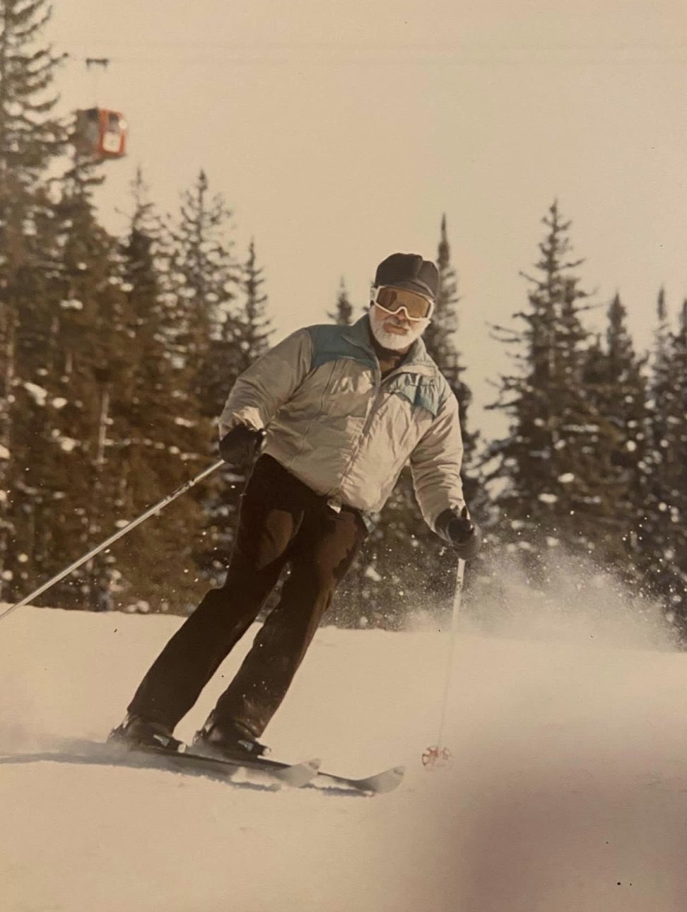 El padre de Frank esquiando